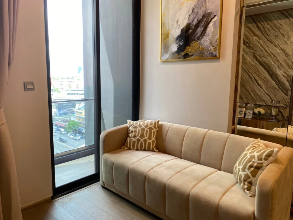 Urgent sale, Celes Asoke condo, beautiful floor plan, golden location, suitable for investment