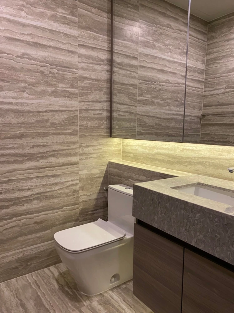 Urgent sale, Celes Asoke condo, beautiful floor plan, golden location, suitable for investment