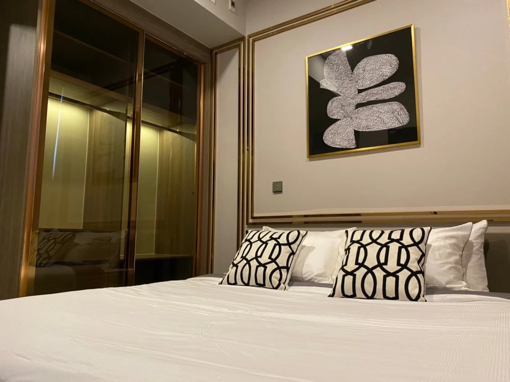 Urgent sale, Celes Asoke condo, beautiful floor plan, golden location, suitable for investment
