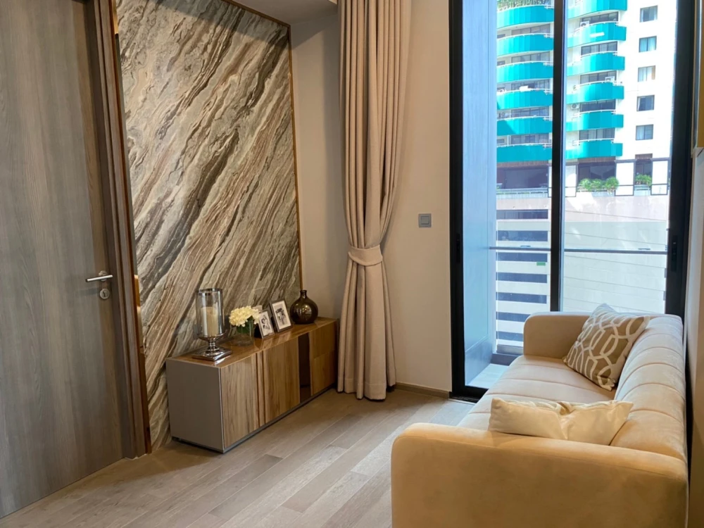 Urgent sale, Celes Asoke condo, beautiful floor plan, golden location, suitable for investment