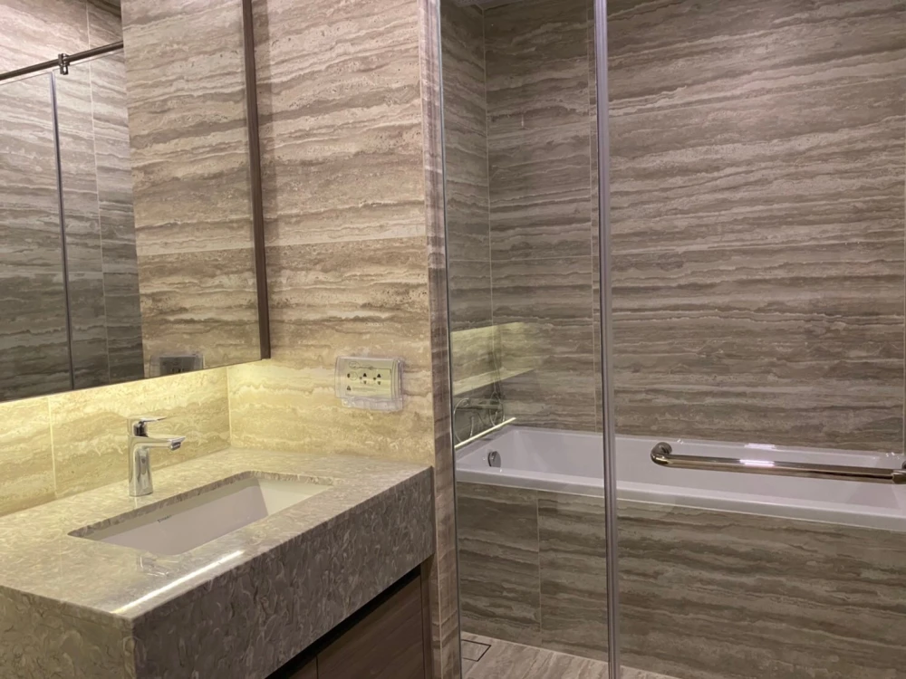 Urgent sale, Celes Asoke condo, beautiful floor plan, golden location, suitable for investment