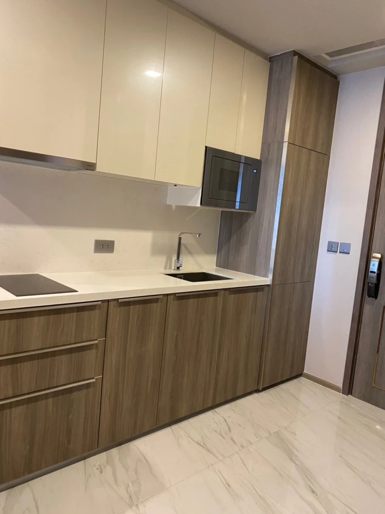 Urgent sale, Celes Asoke condo, beautiful floor plan, golden location, suitable for investment