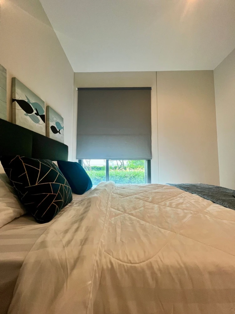 Urgent sale!! Condo Centric Ratchada-Huai Khwang, 5th floor, swimming pool view, beautiful room, ready to move in, don't miss it!!