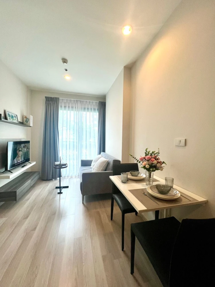 Urgent sale!! Condo Centric Ratchada-Huai Khwang, 5th floor, swimming pool view, beautiful room, ready to move in, don't miss it!!