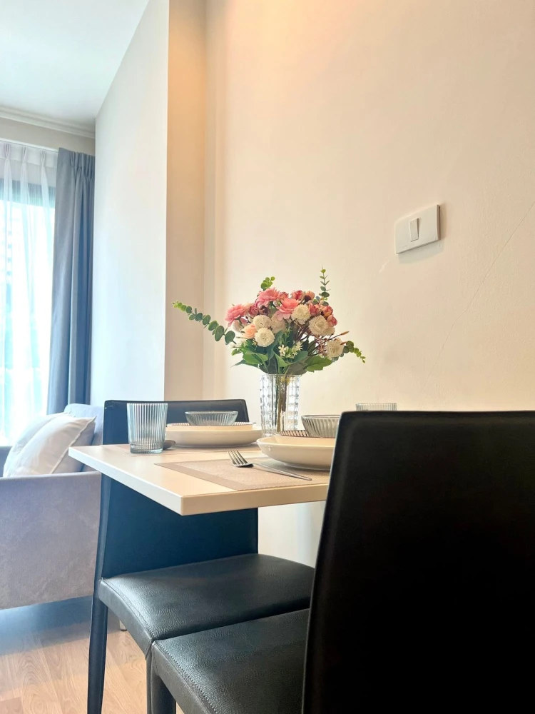 Urgent sale!! Condo Centric Ratchada-Huai Khwang, 5th floor, swimming pool view, beautiful room, ready to move in, don't miss it!!