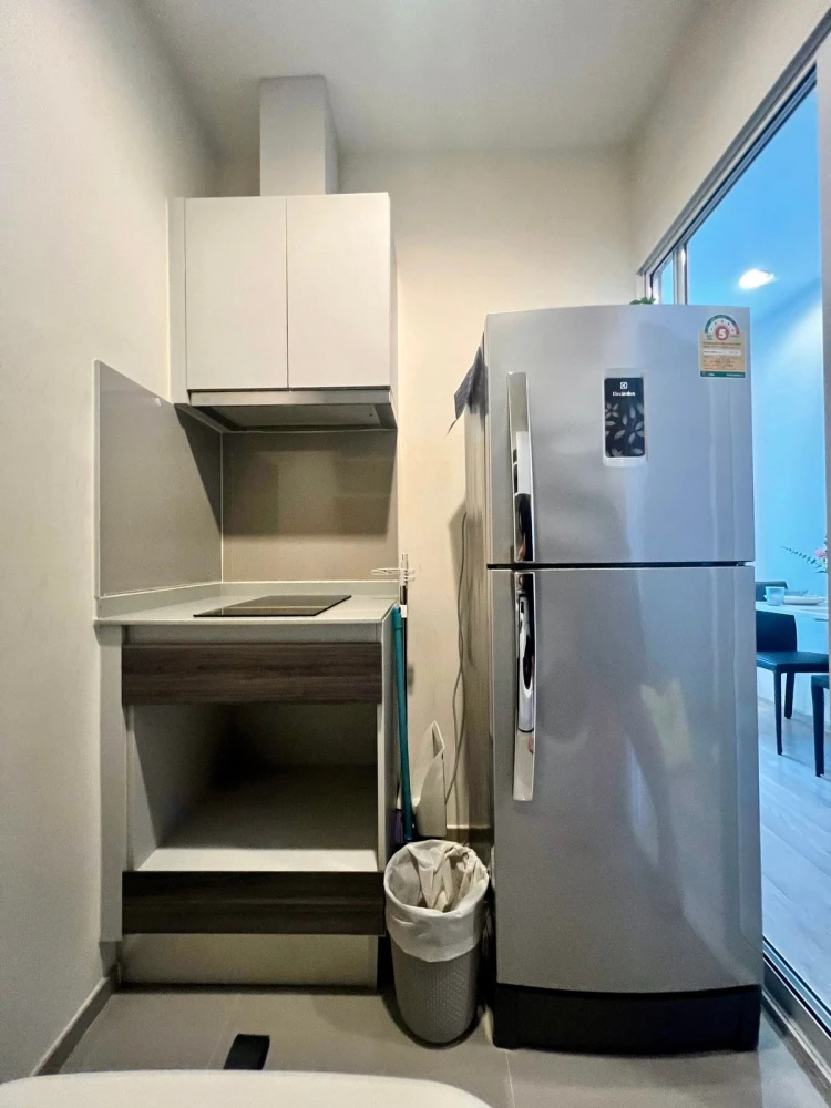 Urgent sale!! Condo Centric Ratchada-Huai Khwang, 5th floor, swimming pool view, beautiful room, ready to move in, don't miss it!!