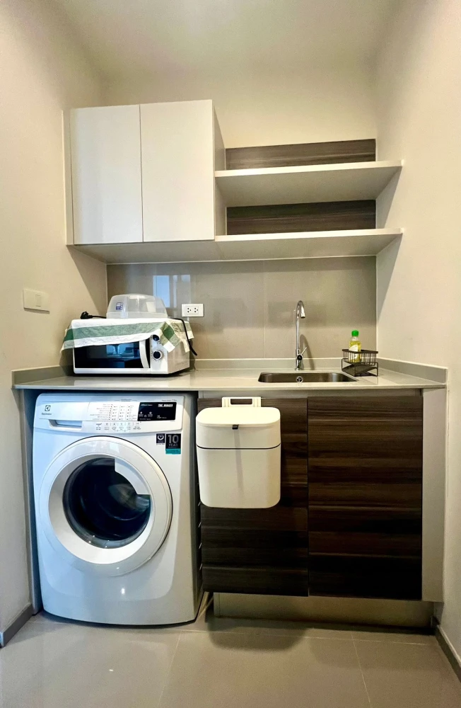 Urgent sale!! Condo Centric Ratchada-Huai Khwang, 5th floor, swimming pool view, beautiful room, ready to move in, don't miss it!!