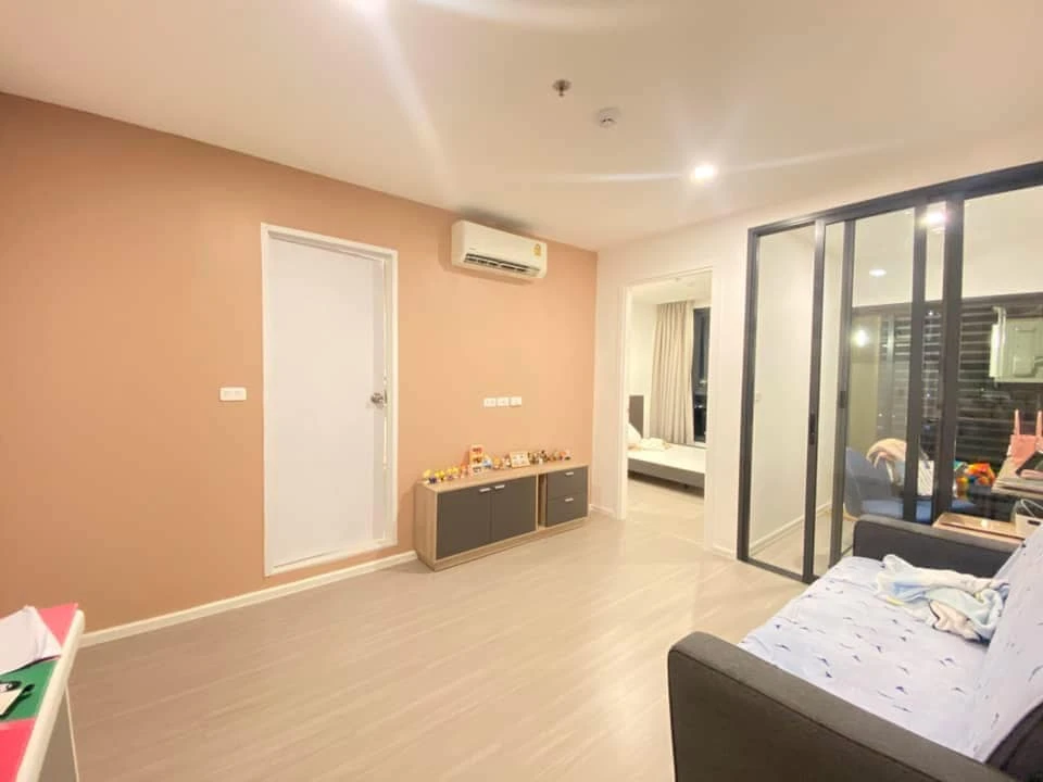 Urgent sale!! Condo Denim Chatuchak, 17th floor, BTS and swimming pool view, beautiful room, fully furnished, good price, don't miss it!!