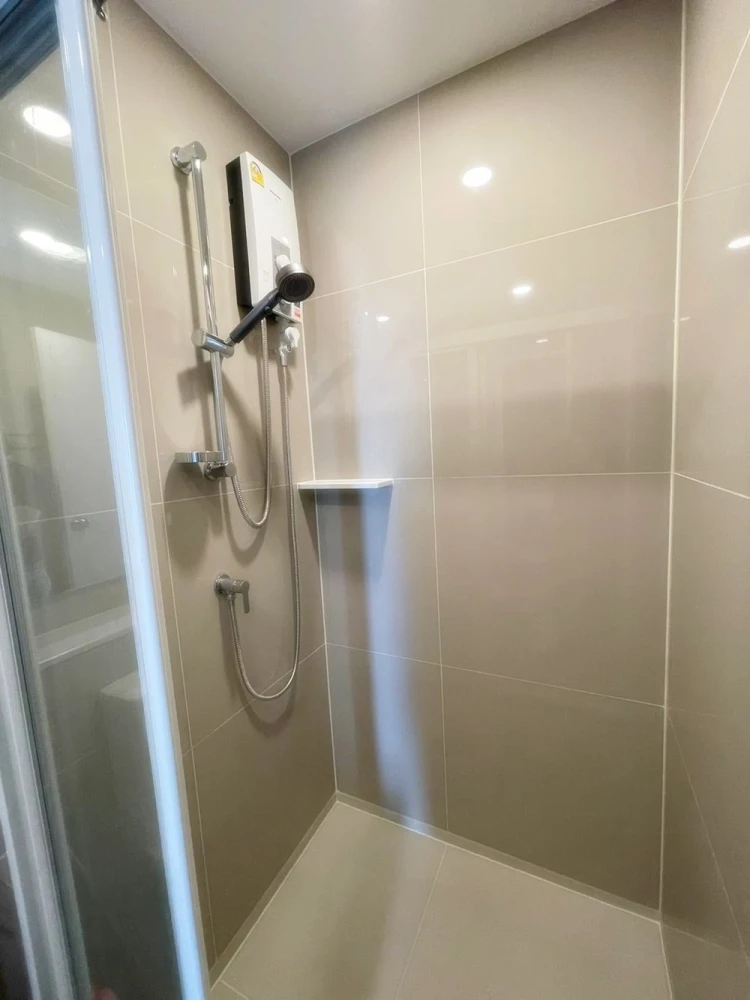 Urgent sale!! Condo Denim Chatuchak, 20th floor, Building A, decorated in Muji style, very livable, fully furnished, ready to move in, don't miss out!