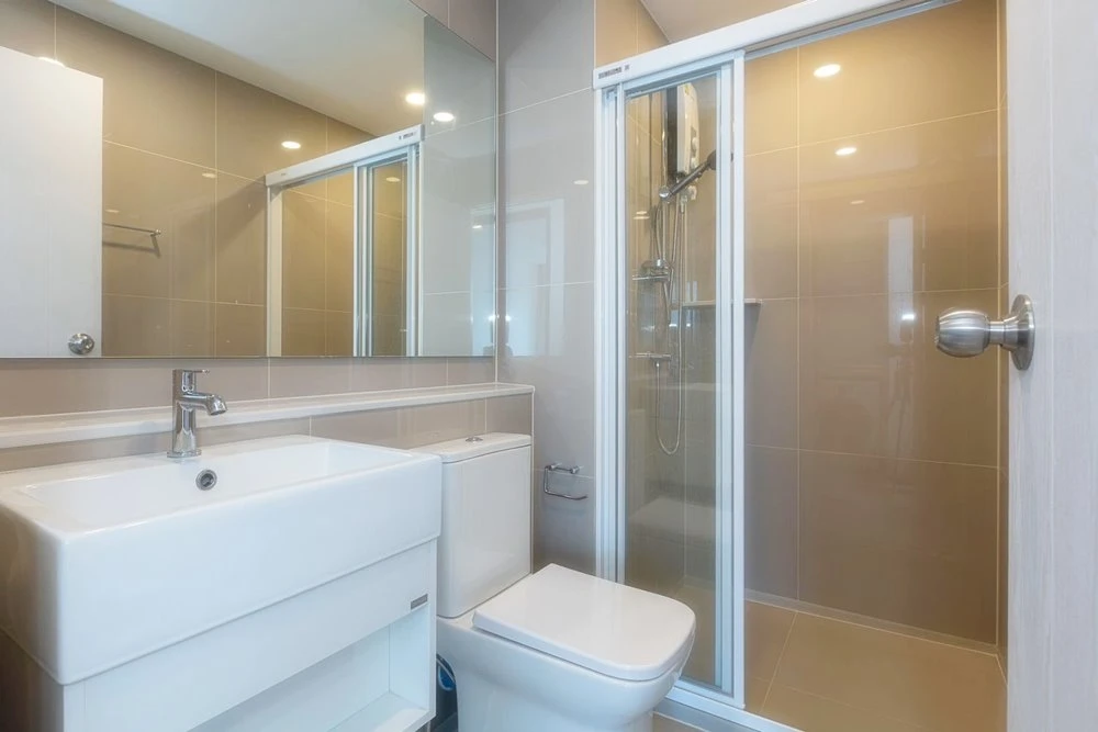 Urgent sale!! Condo Denim Chatuchak, 20th floor, Building A, decorated in Muji style, very livable, fully furnished, ready to move in, don't miss out!