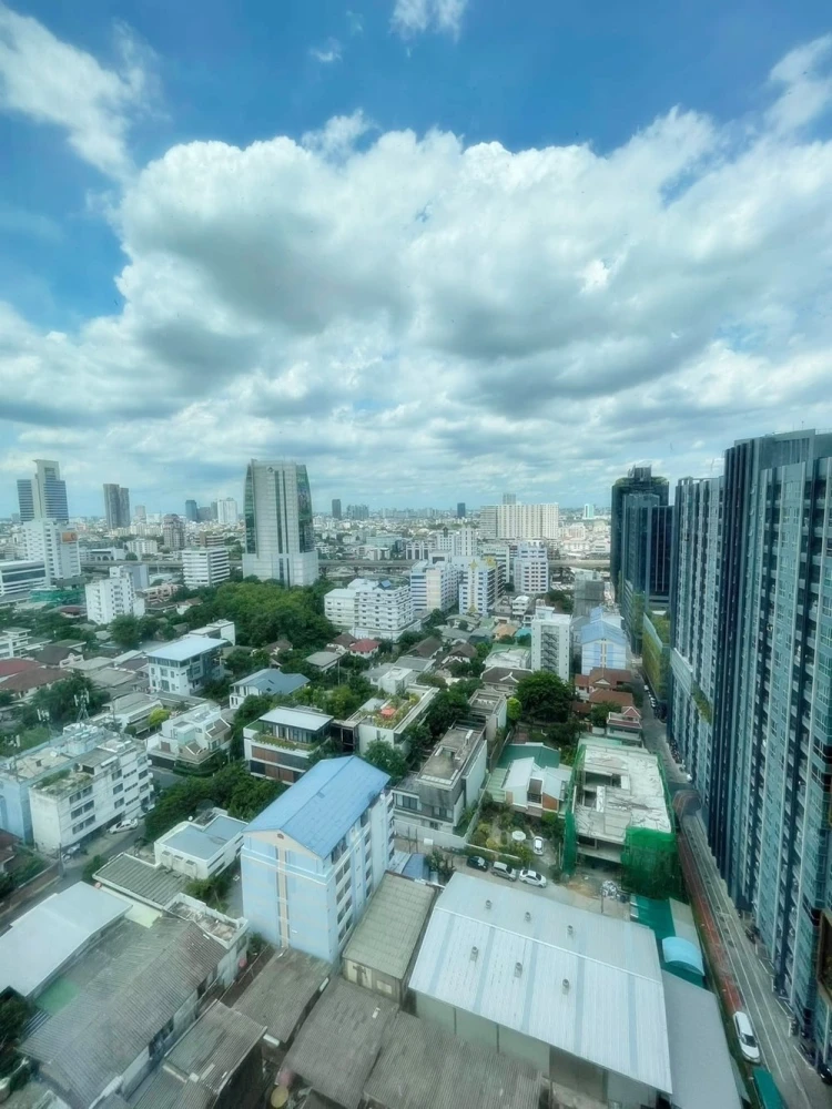 Urgent sale!! Condo Denim Chatuchak, 20th floor, Building A, decorated in Muji style, very livable, fully furnished, ready to move in, don't miss out!