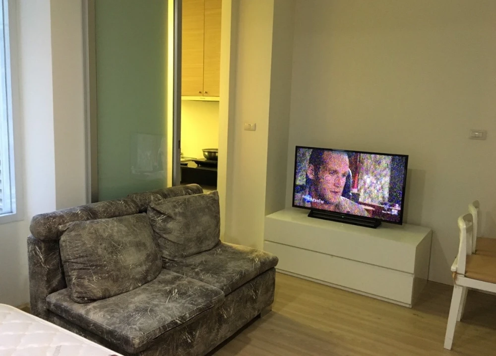 Urgent sale! Condo The Colory Vivid, spacious room, lots of usable space. Hurry and reserve now. Don't miss out!