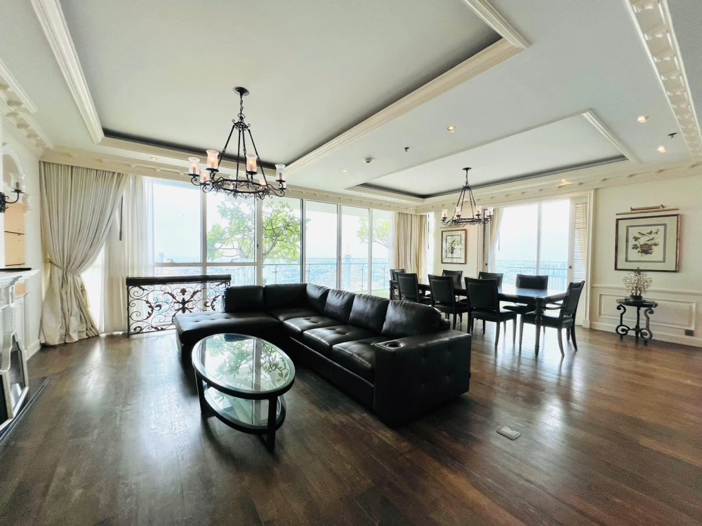 Urgent sale!! Condo The Pano, 41st floor, Building D, luxury condo with a stunning view of the Chao Phraya River. Don't miss it. Book now!!