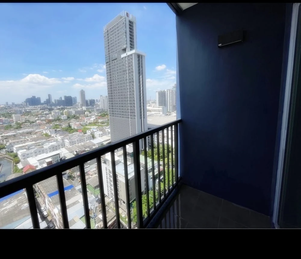 Urgent sale!! Condo The Base Sukhumvit 77, 22nd floor, Building A, beautiful room, convenient transportation, ready to move in, don't miss it!!