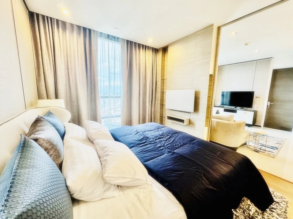 Urgent sale!! Condo The Bangkok Sathorn, 42nd floor, Building D, beautiful room, ready to move in, good price, hurry to book now!!