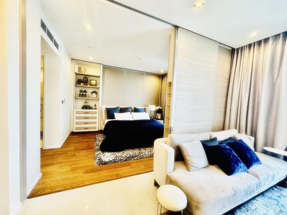 Urgent sale!! Condo The Bangkok Sathorn, 42nd floor, Building D, beautiful room, ready to move in, good price, hurry to book now!!