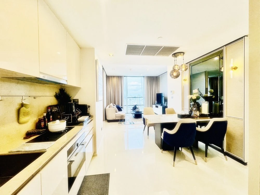 Urgent sale!! Condo The Bangkok Sathorn, 42nd floor, Building D, beautiful room, ready to move in, good price, hurry to book now!!