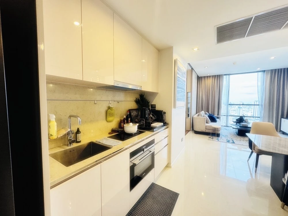 Urgent sale!! Condo The Bangkok Sathorn, 42nd floor, Building D, beautiful room, ready to move in, good price, hurry to book now!!