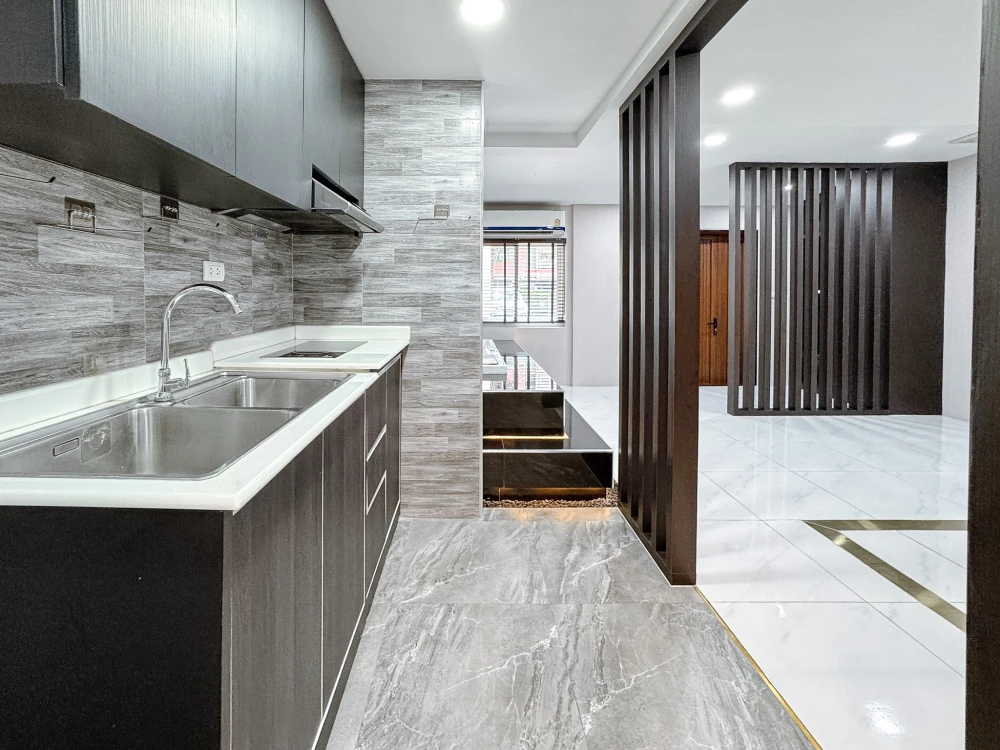 Condo for sale, The Kris 3, Ratchada 17, prime location, modern functions, get out of the car and step right into the room, very private + full Jacuzz