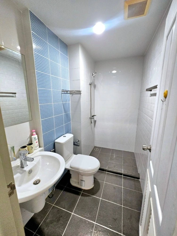 Urgent sale!! Condo The Kit Tiwanon, beautiful room, clean, very good condition, ready to move in immediately, book now!!