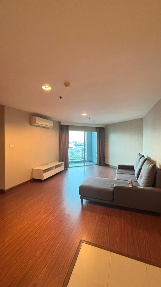 Urgent sale! Condo Belle Grand Rama 9, empty room, not too expensive. Room decorating lovers, don't miss out!