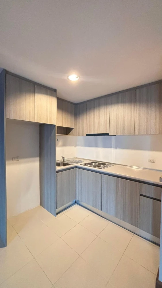 Urgent sale! Condo Belle Grand Rama 9, empty room, not too expensive. Room decorating lovers, don't miss out!