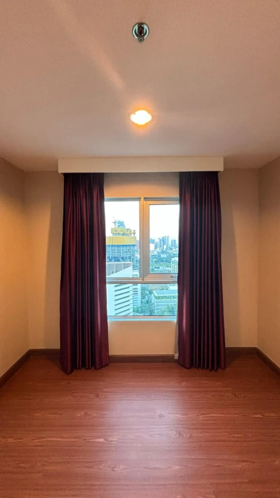 Urgent sale! Condo Belle Grand Rama 9, empty room, not too expensive. Room decorating lovers, don't miss out!