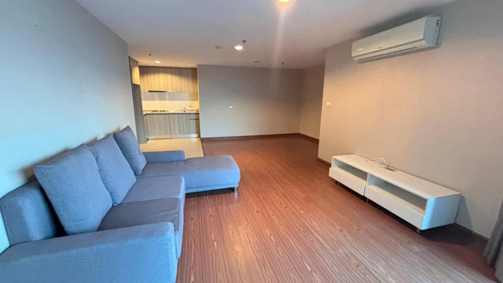 Urgent sale! Condo Belle Grand Rama 9, empty room, not too expensive. Room decorating lovers, don't miss out!
