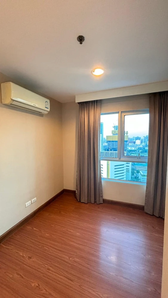 Urgent sale! Condo Belle Grand Rama 9, empty room, not too expensive. Room decorating lovers, don't miss out!