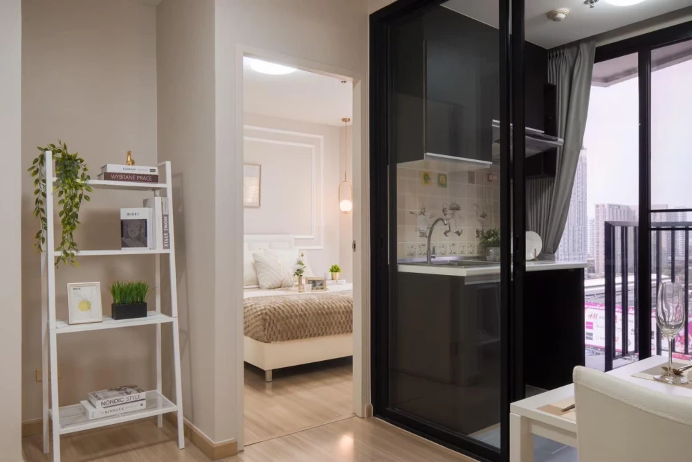 Condo for sale in Pela Wutthakat. Beautifully decorated room with a soothing white tone. Affordable price. Come and own it today!