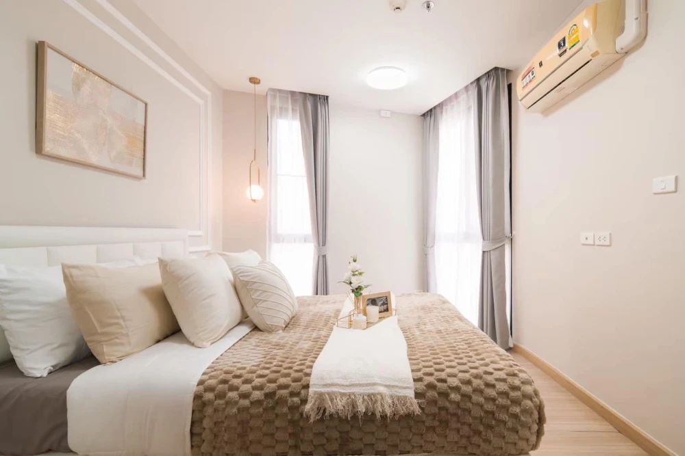 Condo for sale in Pela Wutthakat. Beautifully decorated room with a soothing white tone. Affordable price. Come and own it today!