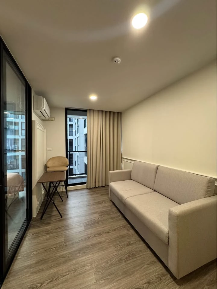 Urgent sale, Condo Flexi Sathorn - Charoen Nakhon, empty room, not expensive price, those who like to decorate rooms should not miss this.