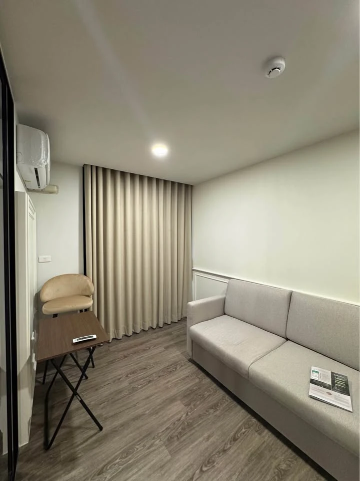 Urgent sale, Condo Flexi Sathorn - Charoen Nakhon, empty room, not expensive price, those who like to decorate rooms should not miss this.