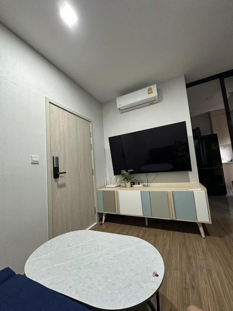 For Sale or Rent Urgent!! Metris Rama 9-Ramkhamhaeng Condo, 5th floor, fully furnished. Just bring your bags and move in! Don't miss out!!