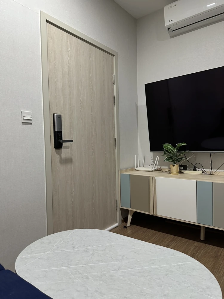 For Sale or Rent Urgent!! Metris Rama 9-Ramkhamhaeng Condo, 5th floor, fully furnished. Just bring your bags and move in! Don't miss out!!