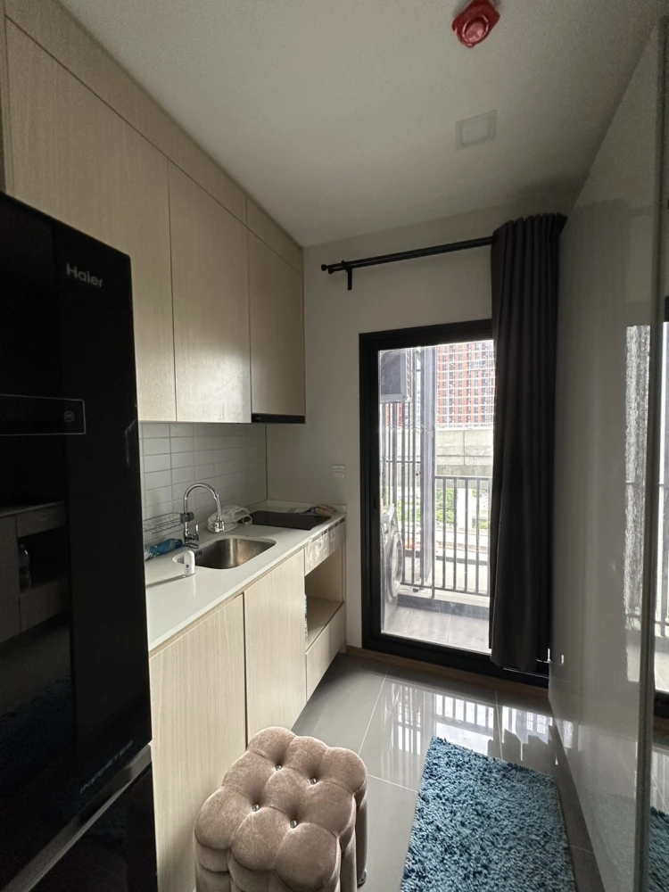 For Sale or Rent Urgent!! Metris Rama 9-Ramkhamhaeng Condo, 5th floor, fully furnished. Just bring your bags and move in! Don't miss out!!