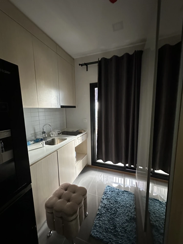 For Sale or Rent Urgent!! Metris Rama 9-Ramkhamhaeng Condo, 5th floor, fully furnished. Just bring your bags and move in! Don't miss out!!