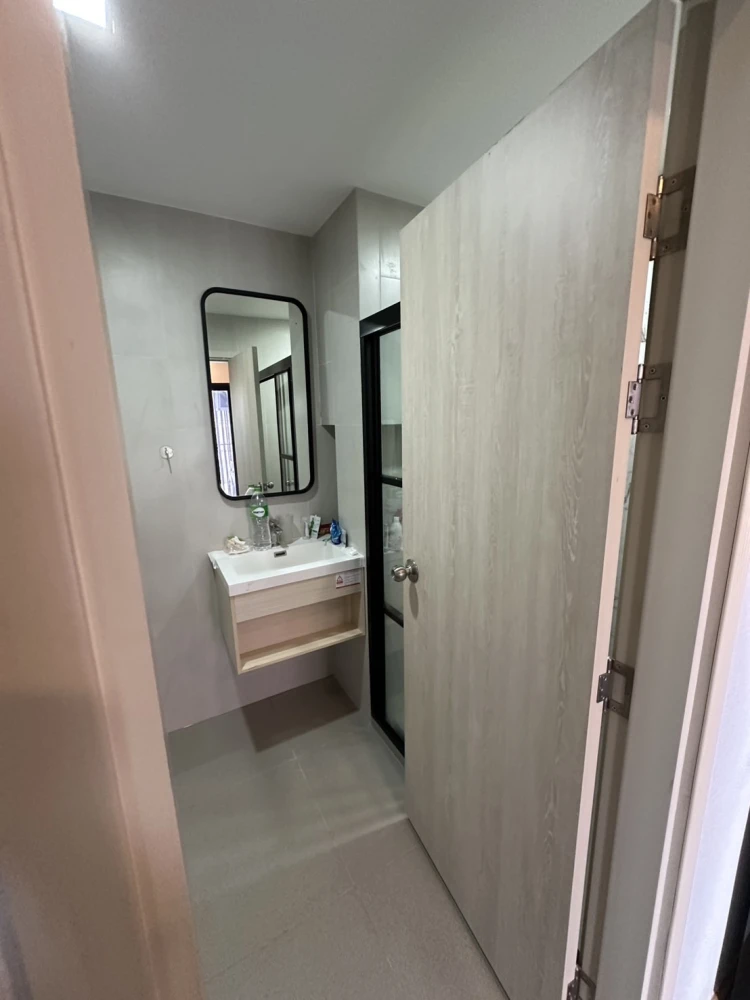 For Sale or Rent Urgent!! Metris Rama 9-Ramkhamhaeng Condo, 5th floor, fully furnished. Just bring your bags and move in! Don't miss out!!
