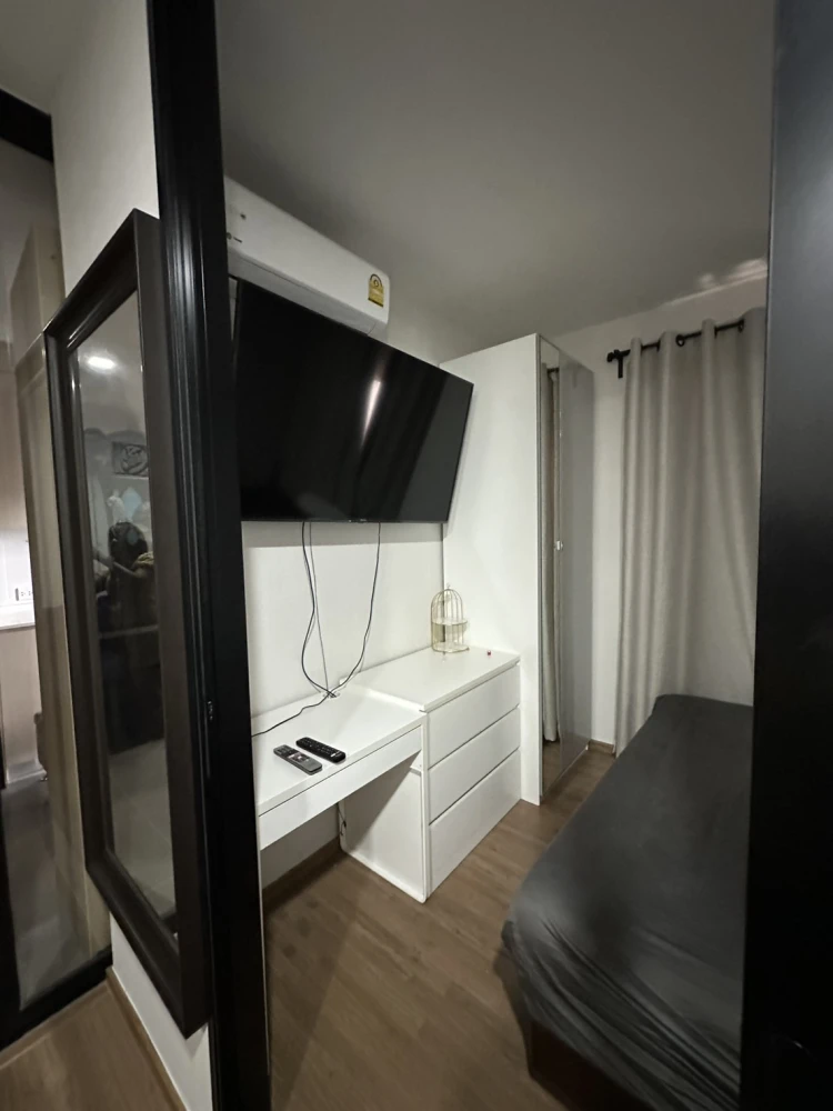 For Sale or Rent Urgent!! Metris Rama 9-Ramkhamhaeng Condo, 5th floor, fully furnished. Just bring your bags and move in! Don't miss out!!