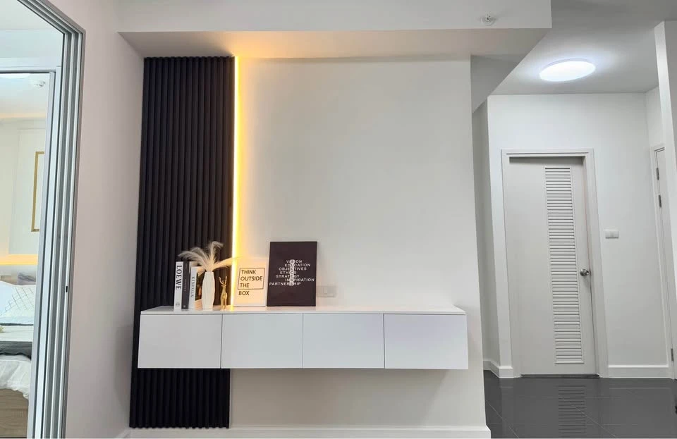 Urgent sale! Condo A Space Me Bangna, white tone room, comfortable to the eyes, affordable price. Book now, don't hesitate.