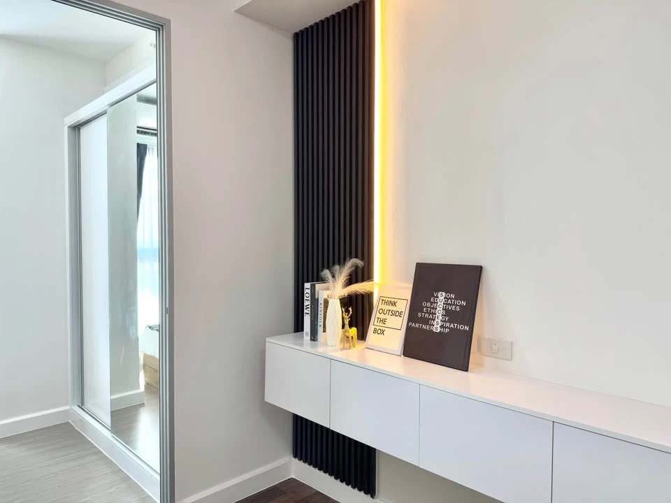 Urgent sale! Condo A Space Me Bangna, white tone room, comfortable to the eyes, affordable price. Book now, don't hesitate.