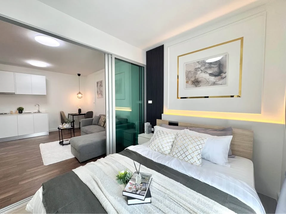 Urgent sale! Condo A Space Me Bangna, white tone room, comfortable to the eyes, affordable price. Book now, don't hesitate.