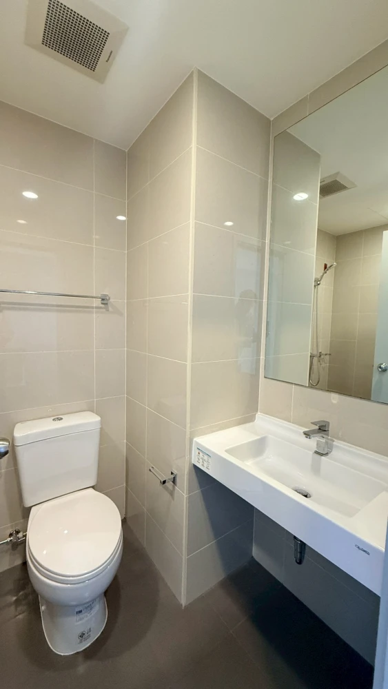 Urgent sale! A Space Mega Bangna condo, unfurnished unit, 21st floor, North facing, IKEA view. Amazing price! Don't miss out!