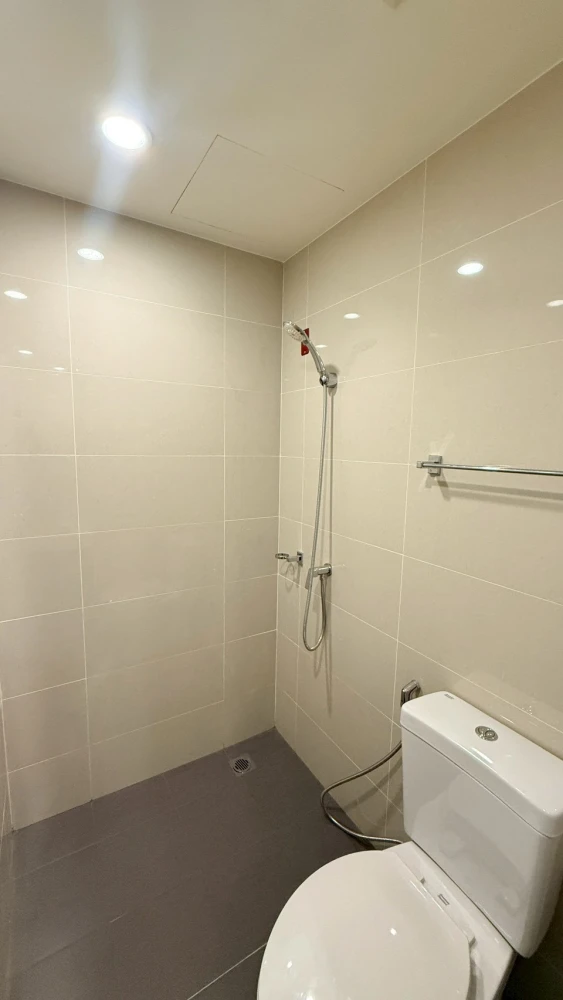 Urgent sale! A Space Mega Bangna condo, unfurnished unit, 21st floor, North facing, IKEA view. Amazing price! Don't miss out!