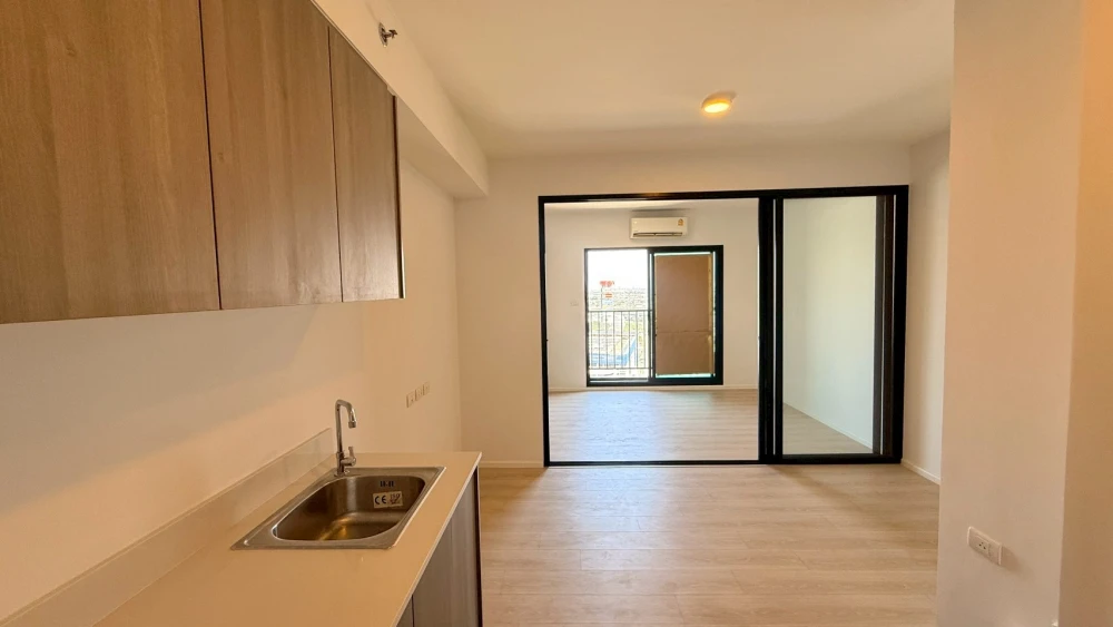 Urgent sale! A Space Mega Bangna condo, unfurnished unit, 21st floor, North facing, IKEA view. Amazing price! Don't miss out!