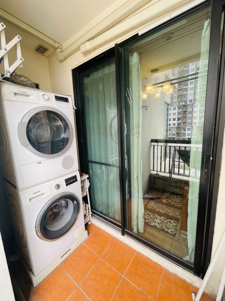 Urgent sale!! Condo Eksin Place, 11th floor, corner room, beautiful view, fully furnished, just bring your bags and move in. Don't miss out!!