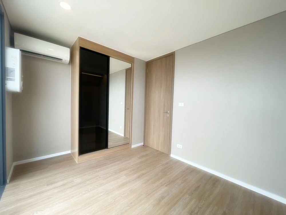 For sale, for rent!! Condo Landmark at MRT Station, 29th floor, Building B, beautiful room, good price, ready to move in, hurry up and book now!!