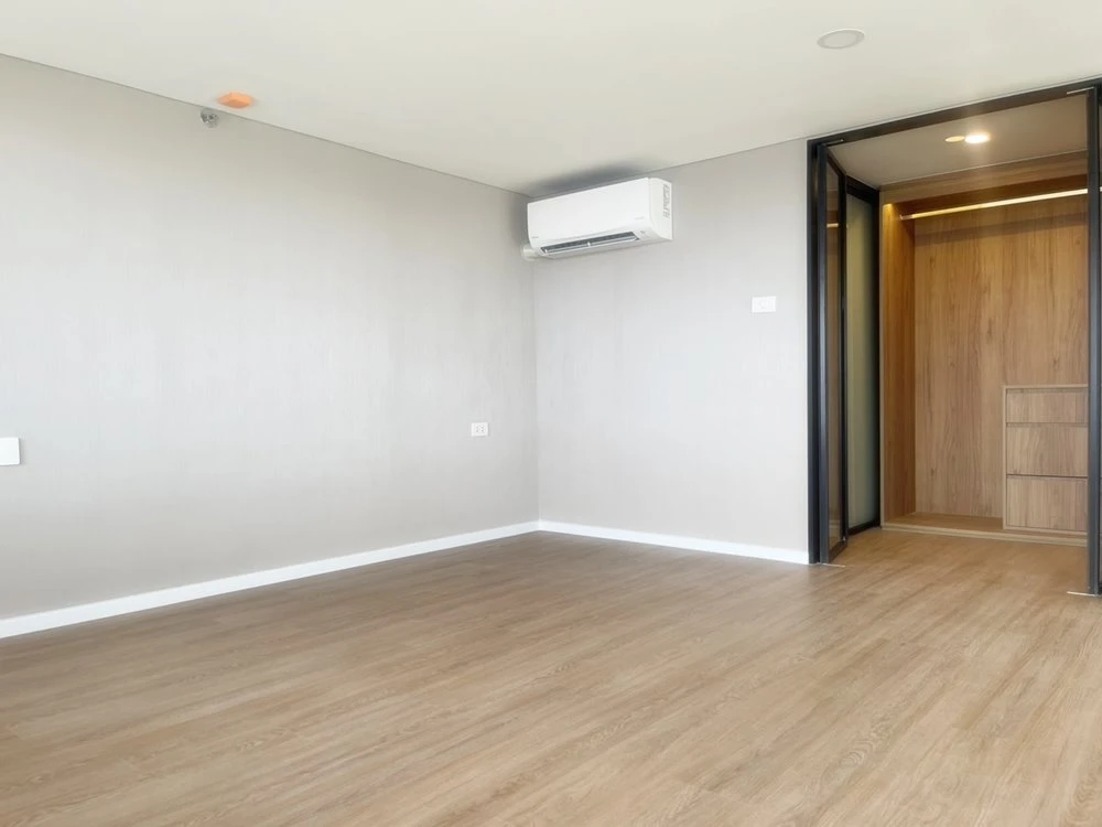 For sale, for rent!! Condo Landmark at MRT Station, 29th floor, Building B, beautiful room, good price, ready to move in, hurry up and book now!!