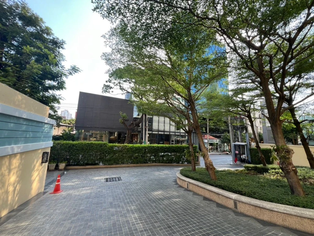 Urgent sale!! Condo Hampton Thonglor 10, 20th floor, beautiful room, beautiful view, condo in the heart of Thonglor, ready to move in, book now!!