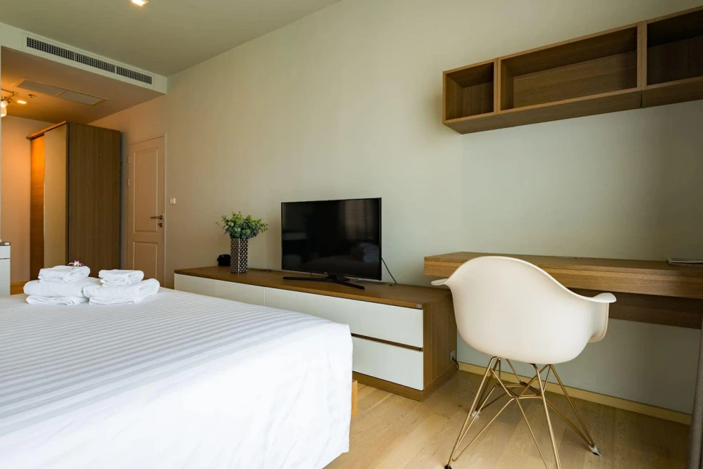 Urgent sale!! Noble Refine Condo, 25th floor, beautiful room, good price, fully furnished, ready to move in, don't miss it!!